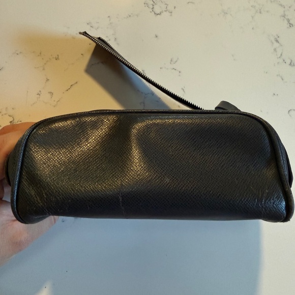 Louis Vuitton Taiga Trousse Ivan Toiletry Bag - Picture 4 of 6